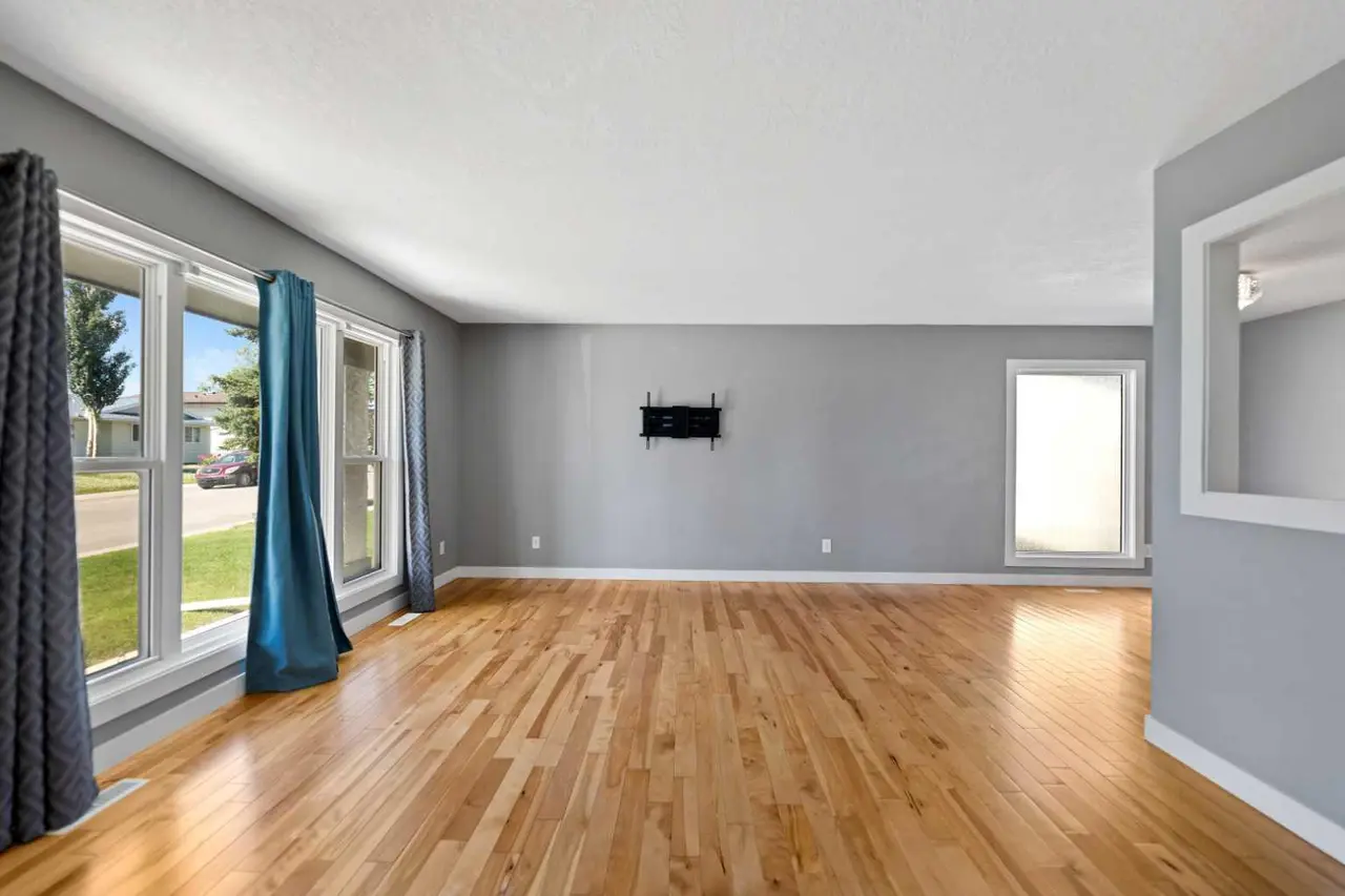 136 Maitland Drive NE