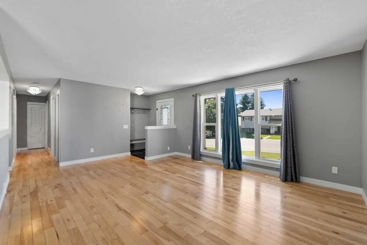 136 Maitland Drive NE