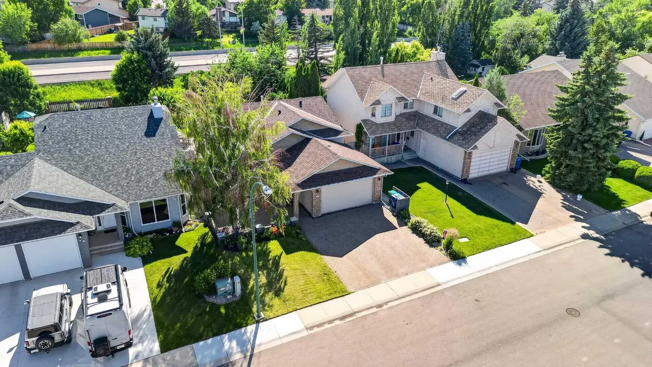 50 Sherwood Crescent W