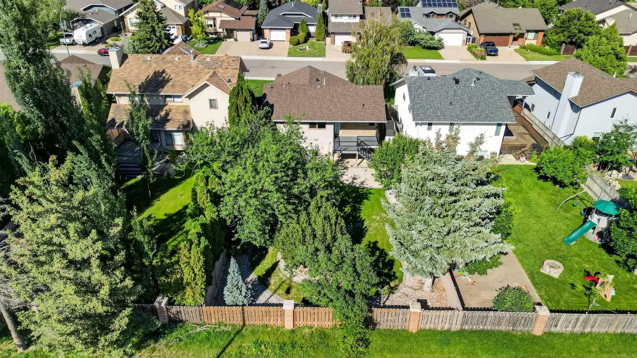 50 Sherwood Crescent W