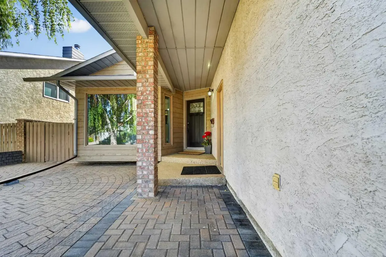 50 Sherwood Crescent W