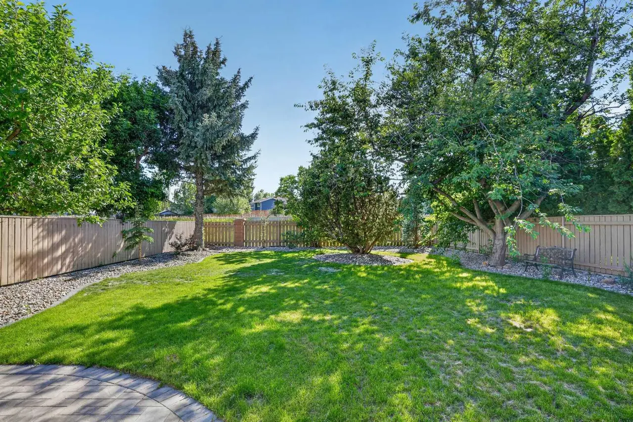 50 Sherwood Crescent W