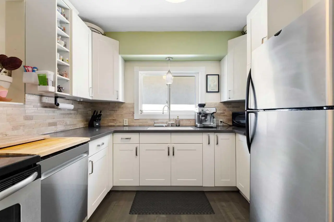 2605 29 Street SW