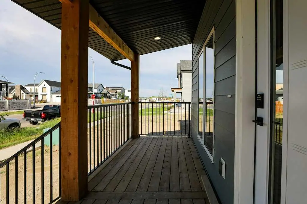 411 Caledonia Boulevard W