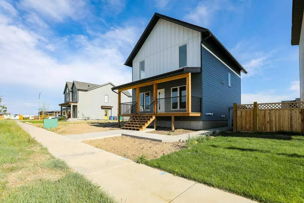 411 Caledonia Boulevard W