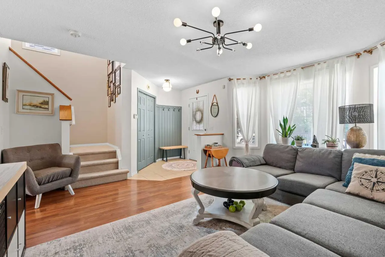 85 Evermeadow Manor SW