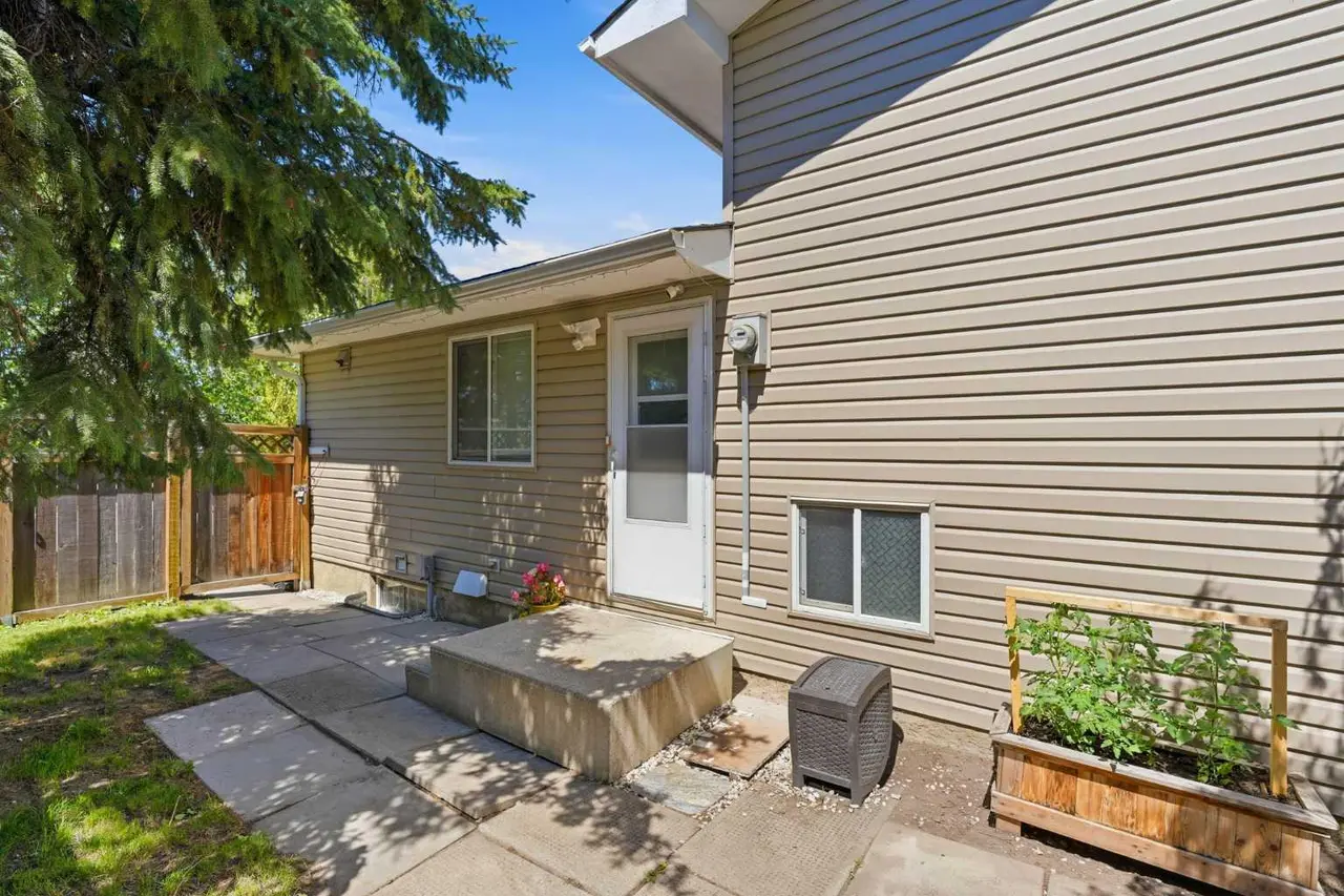 151 Templevale Place NE