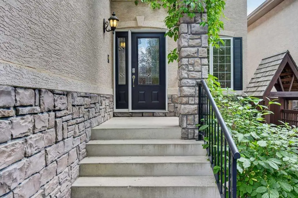 40 Tuscany Glen Road NW