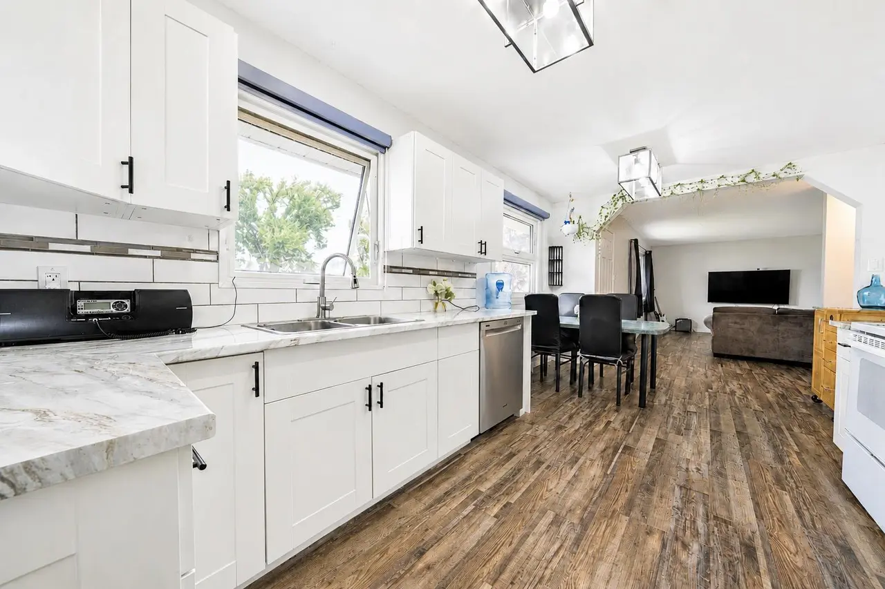 131 Mitchell Crescent NW