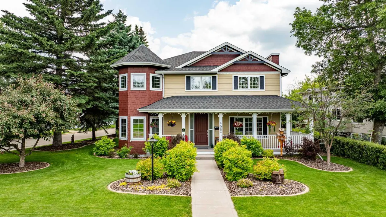 4552 Waskasoo Crescent 