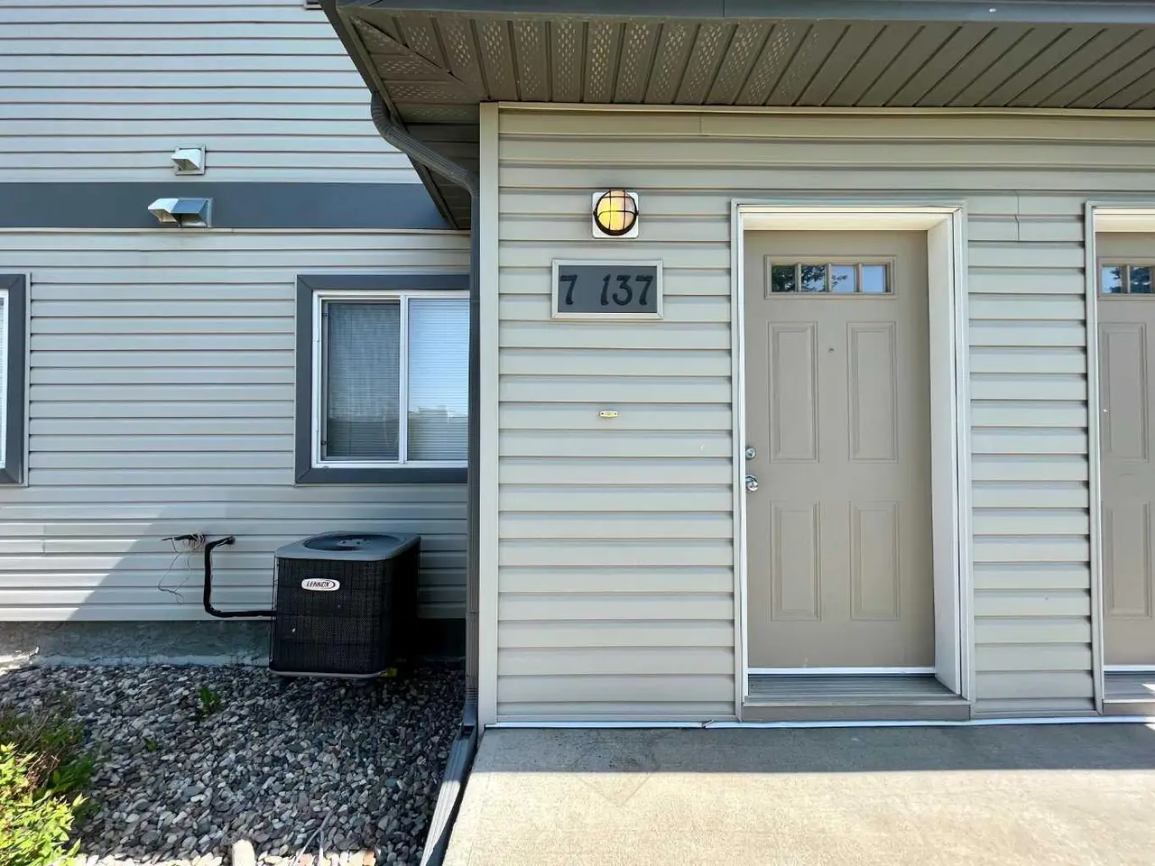 7, 137 Silkstone Road W
