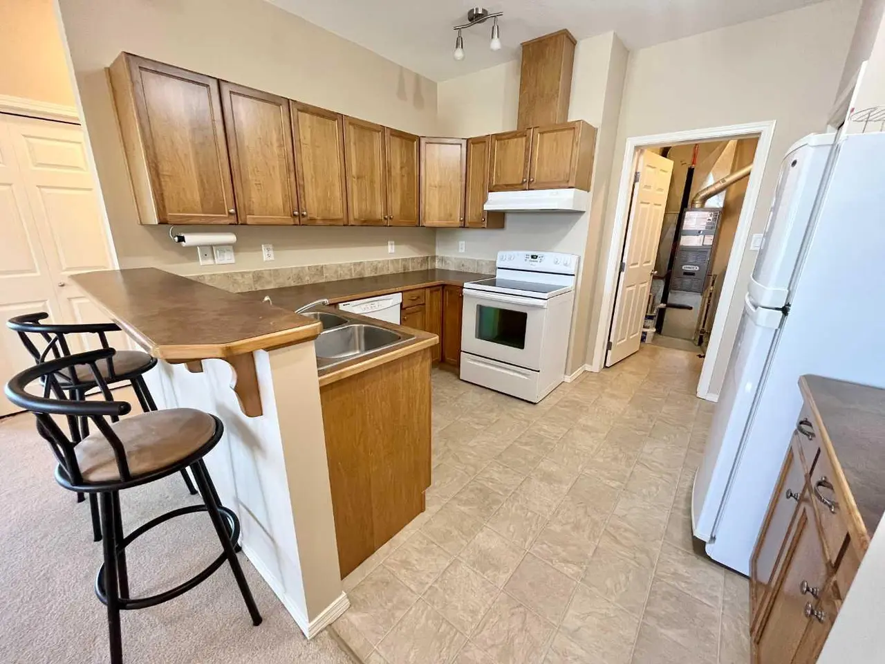 7, 137 Silkstone Road W