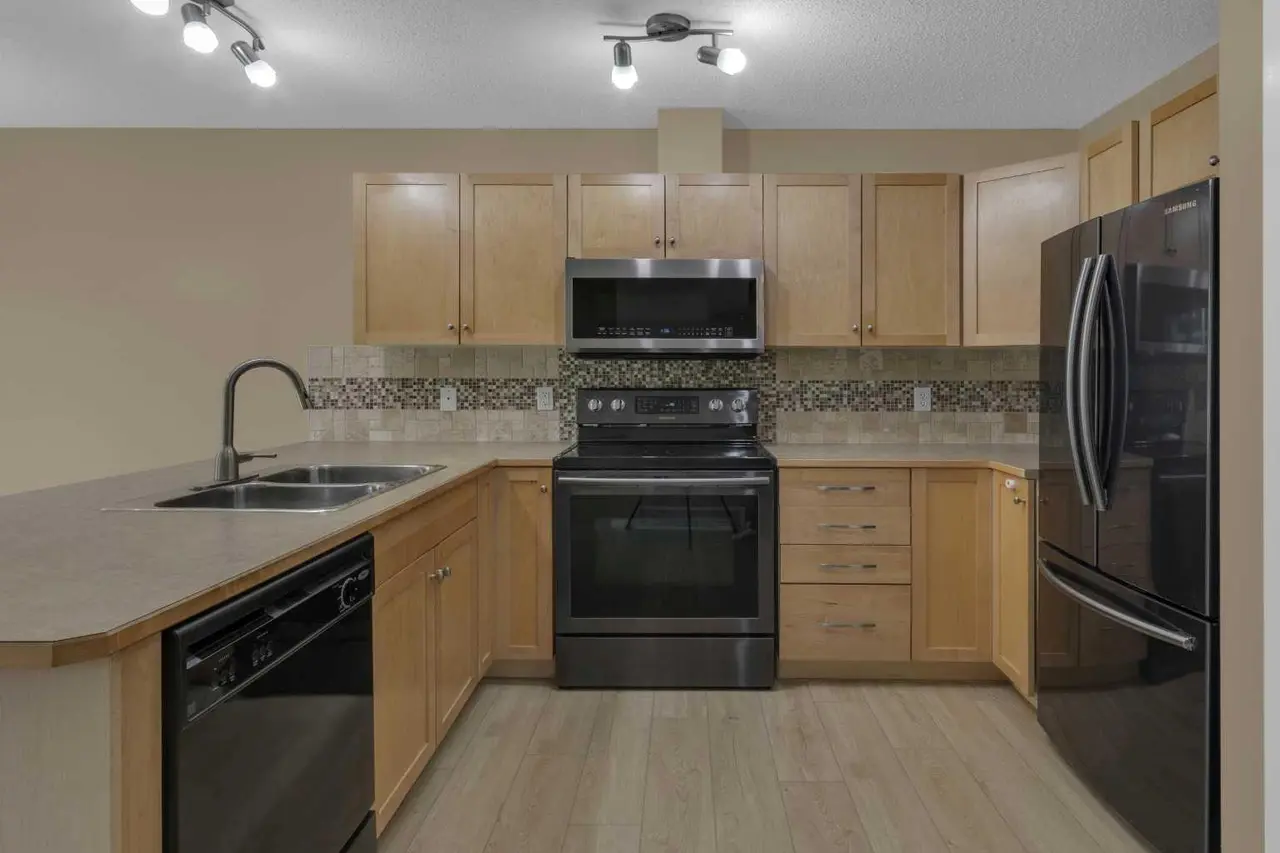 702, 800 Yankee Valley Boulevard SE