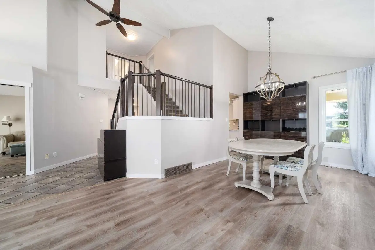 11 Taylor Crescent SE