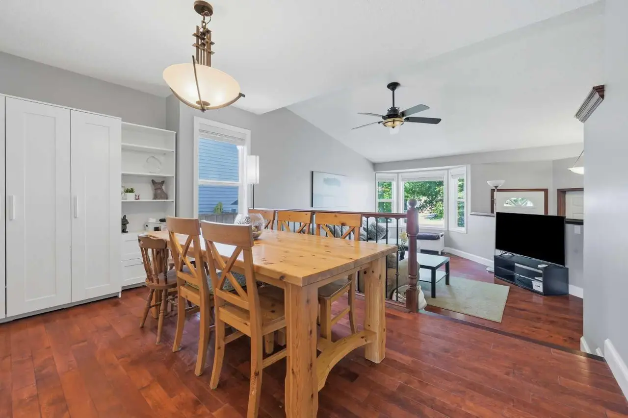 163 Macewan Meadow Way NW