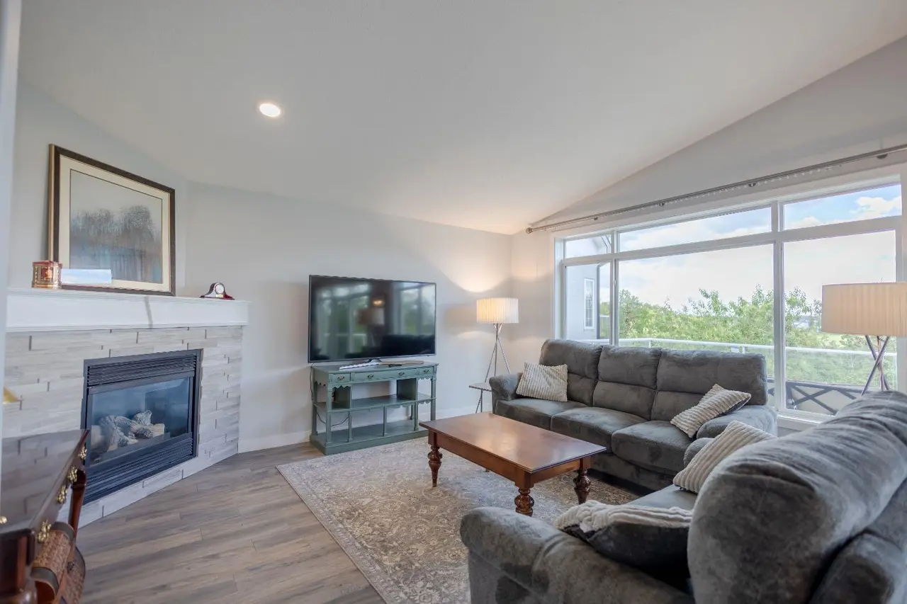 106 Arbour Ridge Close NW
