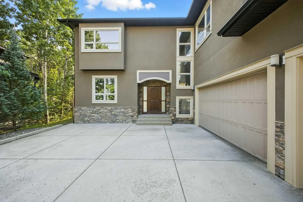 62 Posthill Drive SW