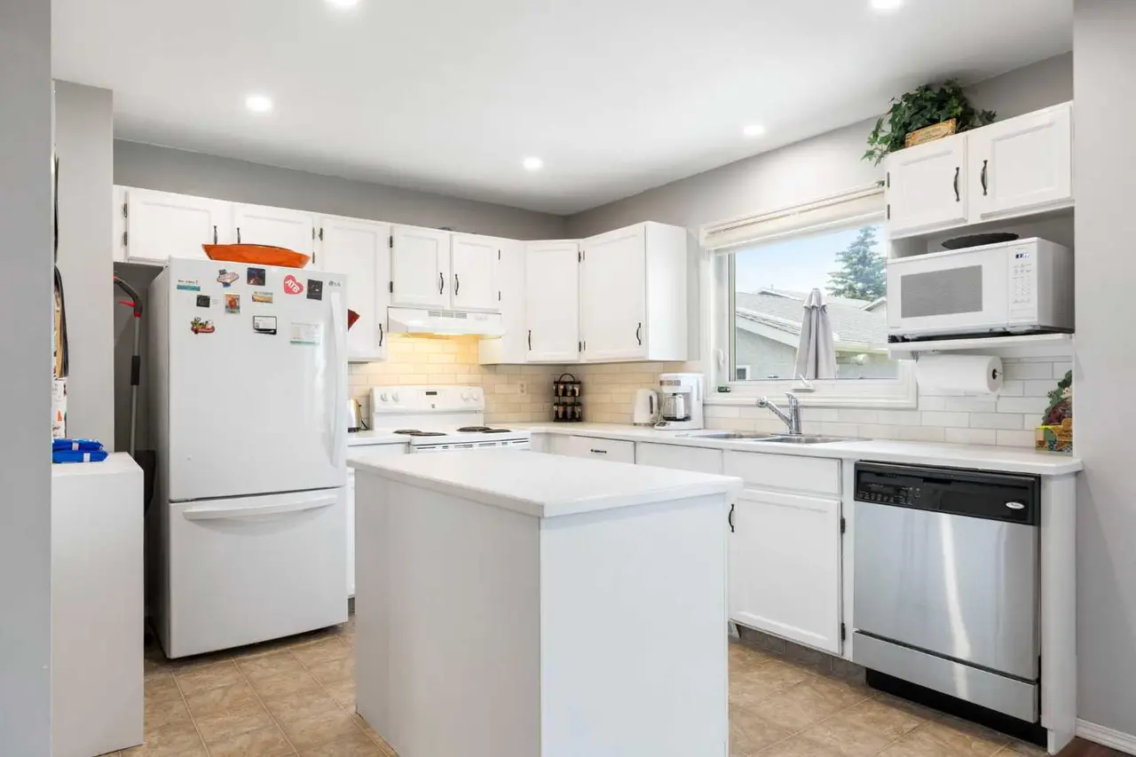 95 Riverbrook Road SE