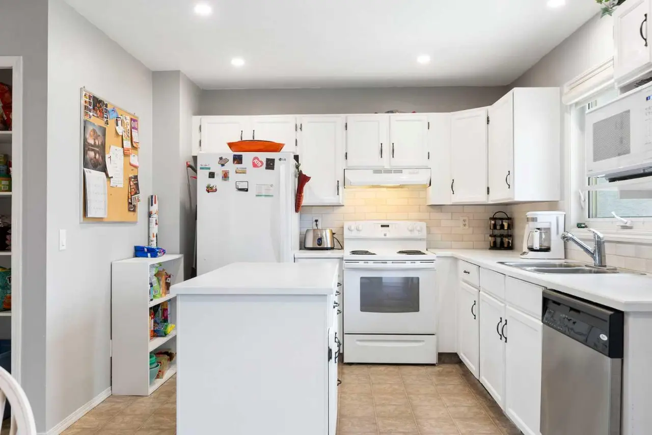 95 Riverbrook Road SE