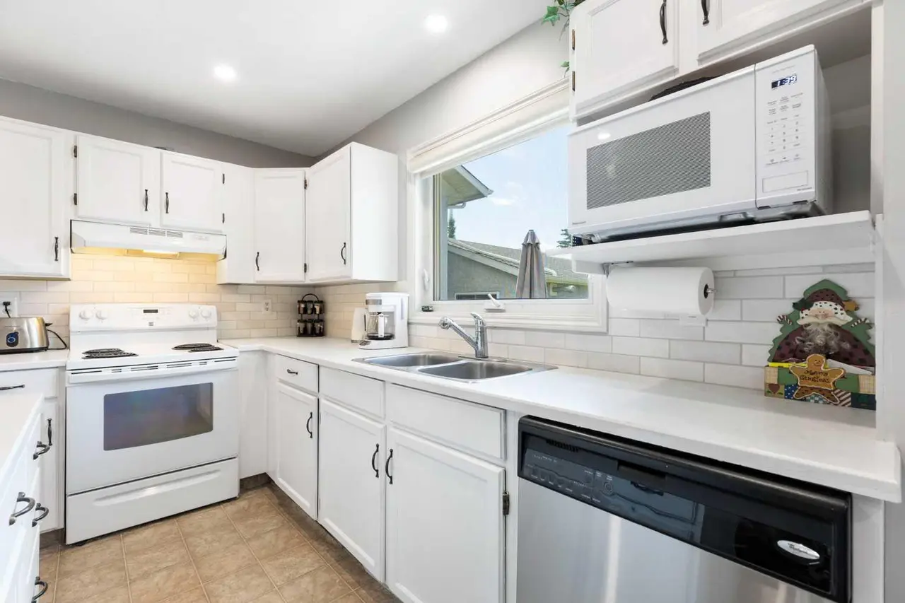 95 Riverbrook Road SE