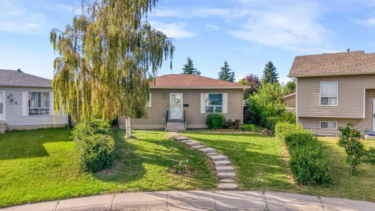 292 Falshire Way NE