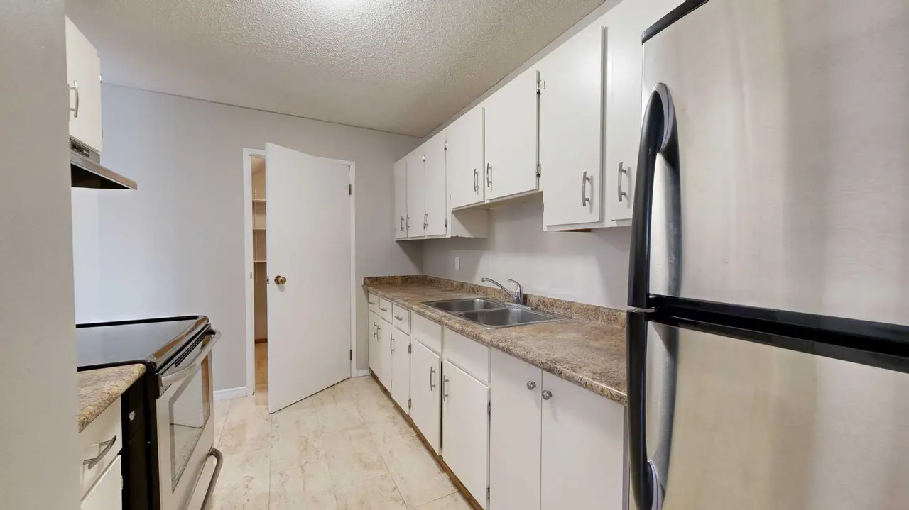 3104, 7201 Poplar Drive 
