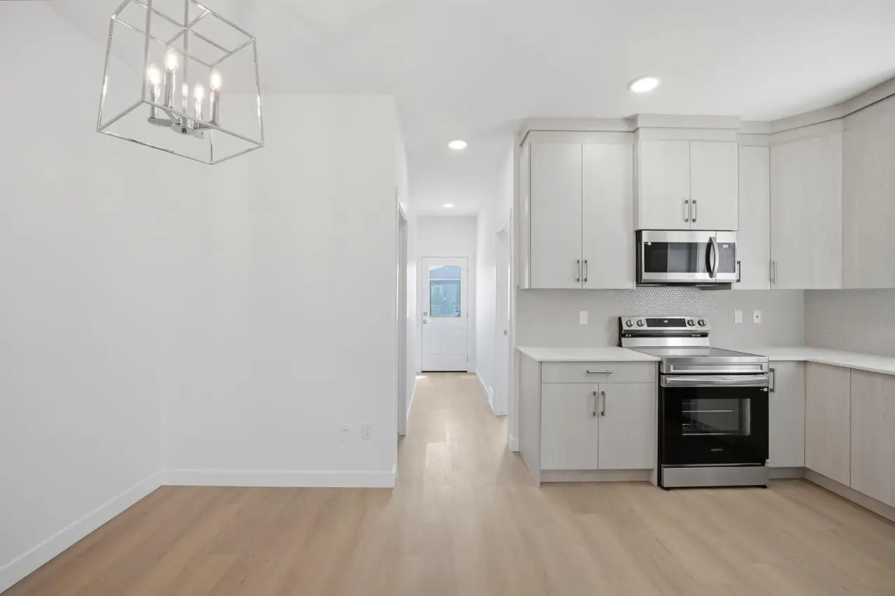 348 Cornerbrook Drive NE