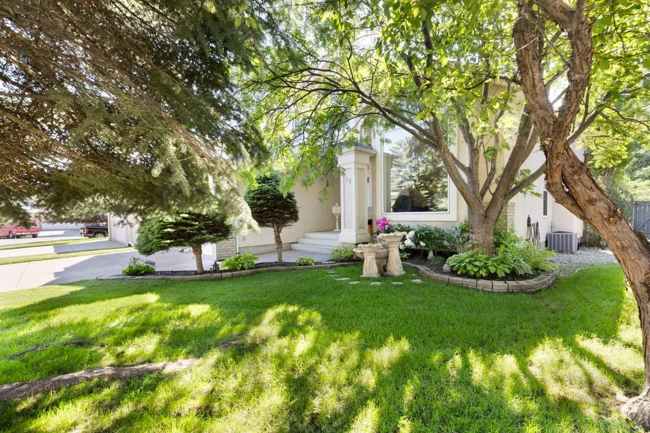 51 Mckenzie Lake Crescent SE