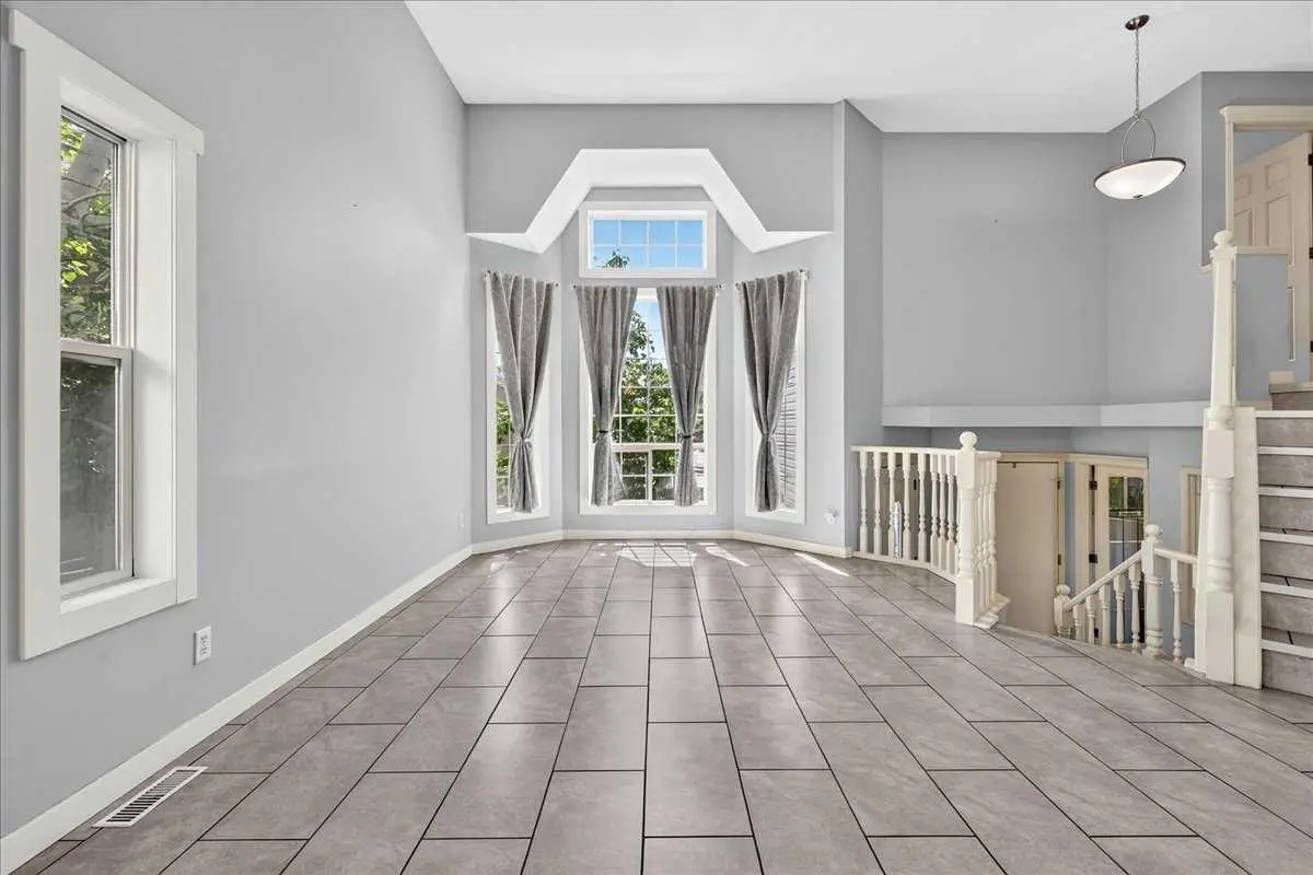 254 Douglas Glen Heath SE