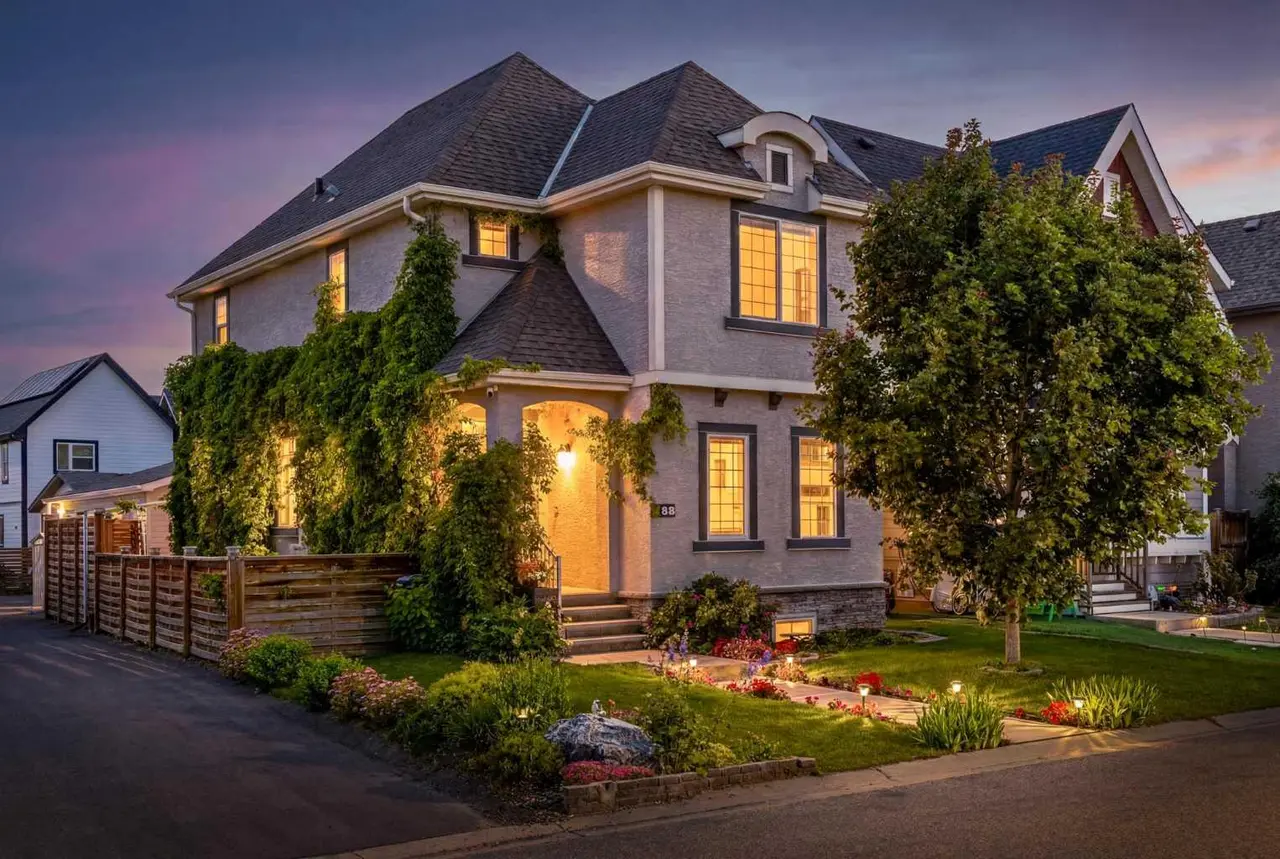 158 Mahogany Grove SE