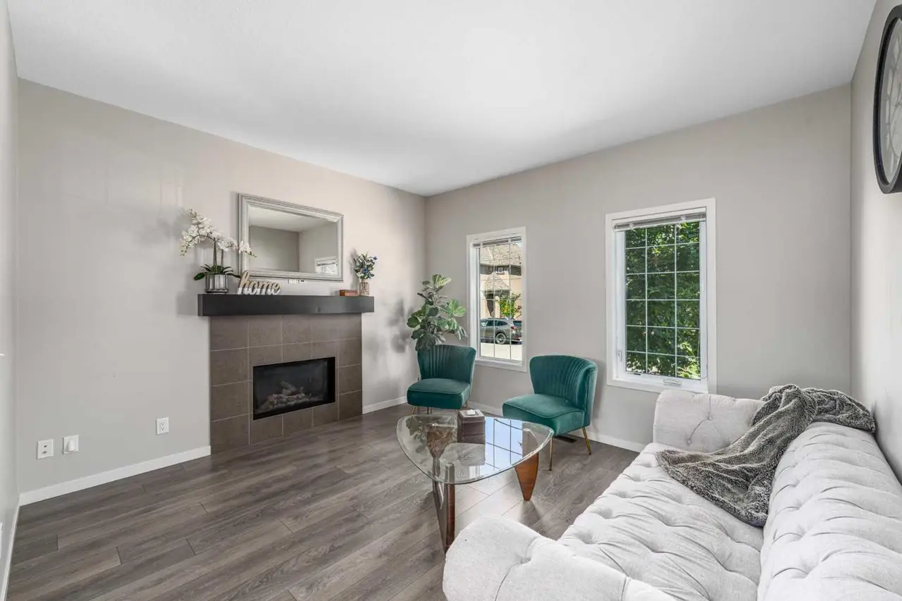 158 Mahogany Grove SE