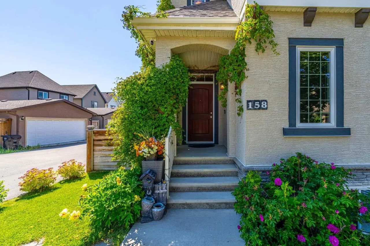 158 Mahogany Grove SE