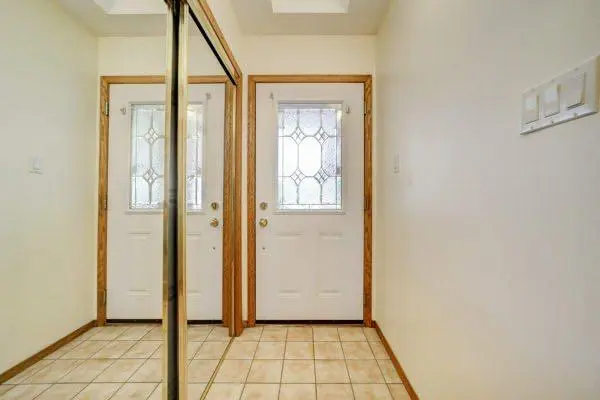 23 Niska Place W
