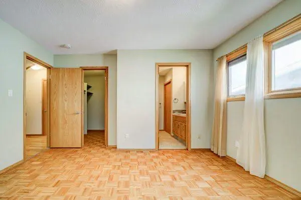 23 Niska Place W