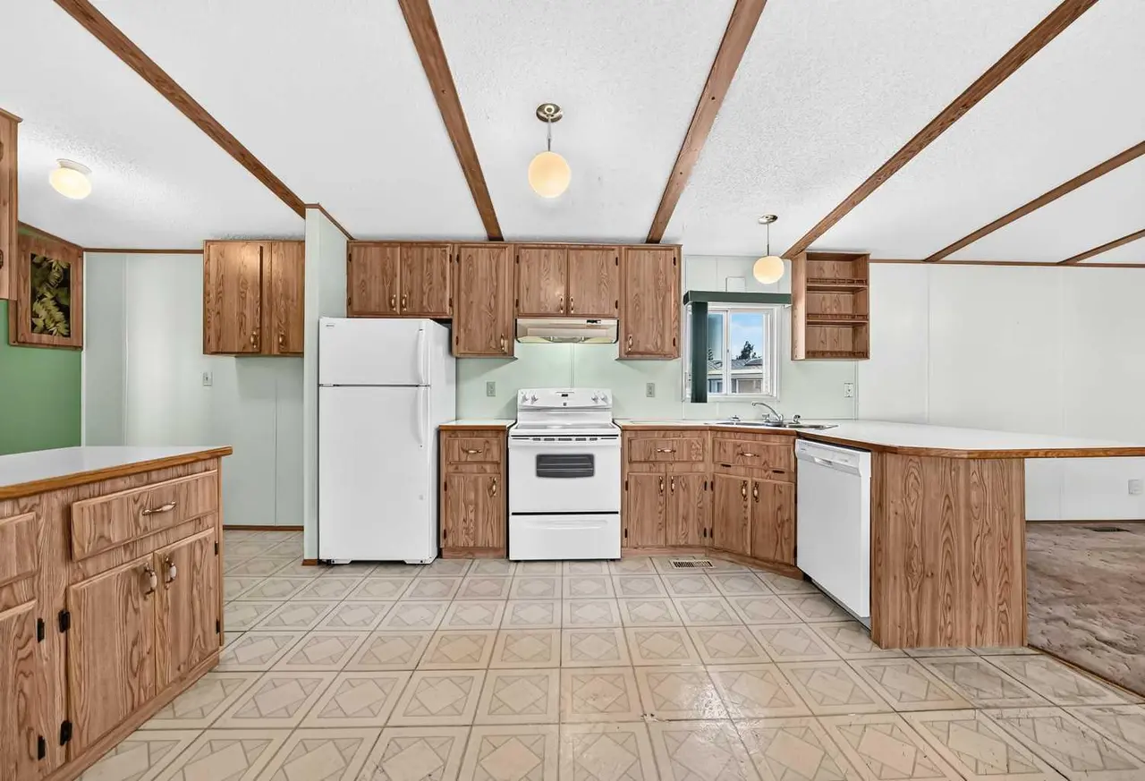 3218 Burroughs Manor NE