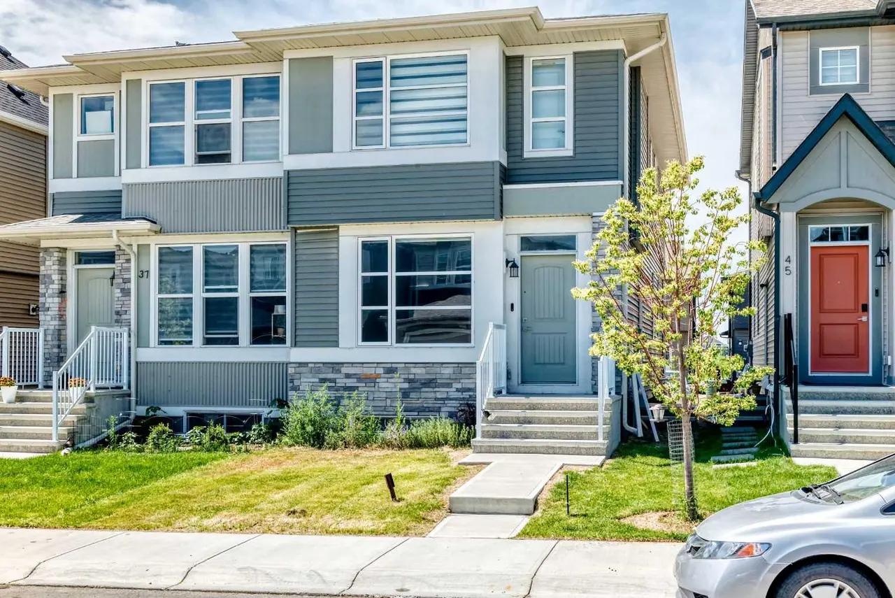 41 Corner Glen Row NE