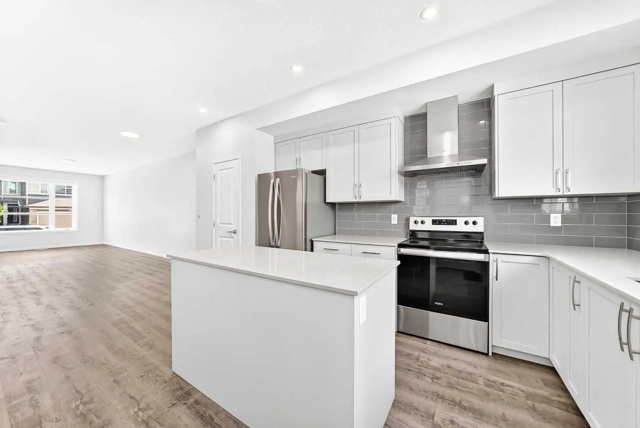 41 Corner Glen Row NE