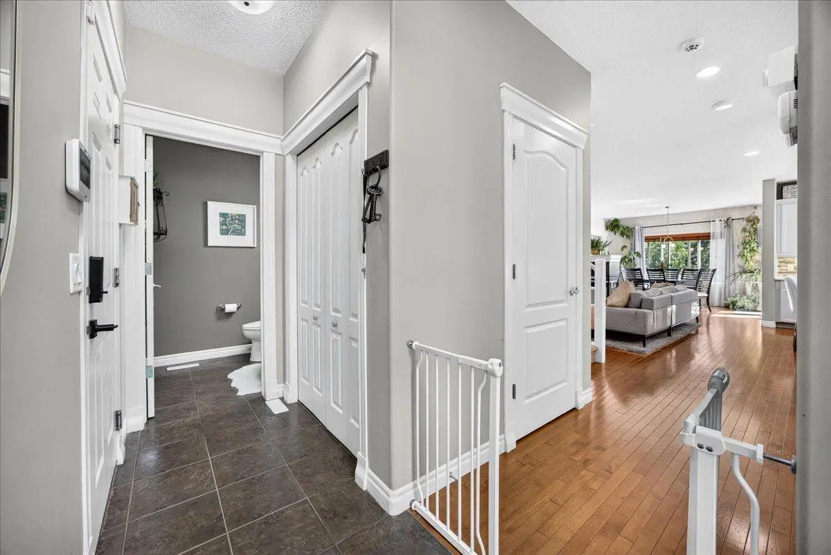 13 Covepark Bay NE