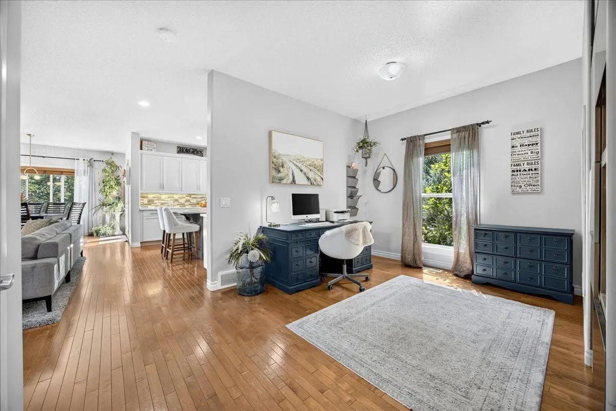 13 Covepark Bay NE