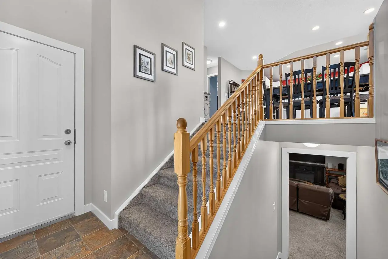 13 Canoe Close SW