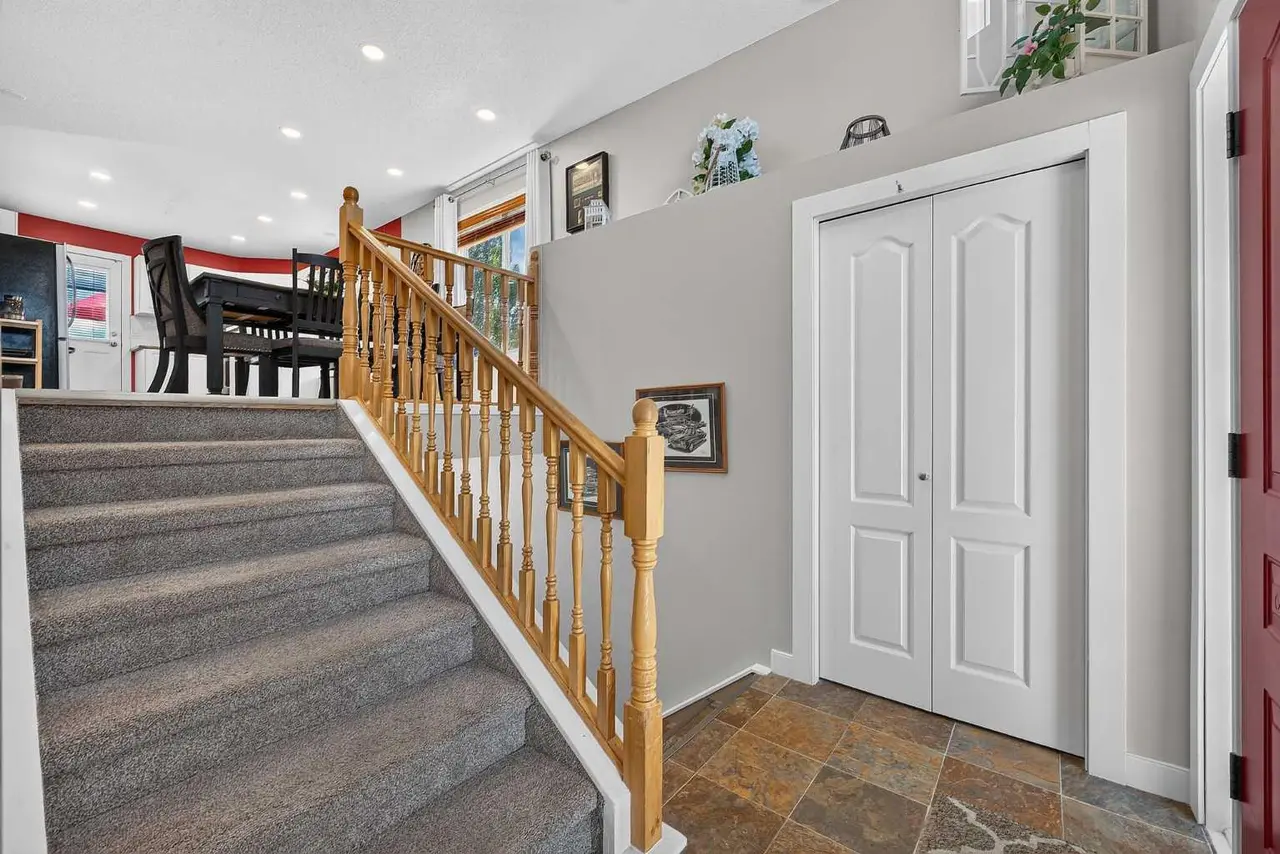 13 Canoe Close SW