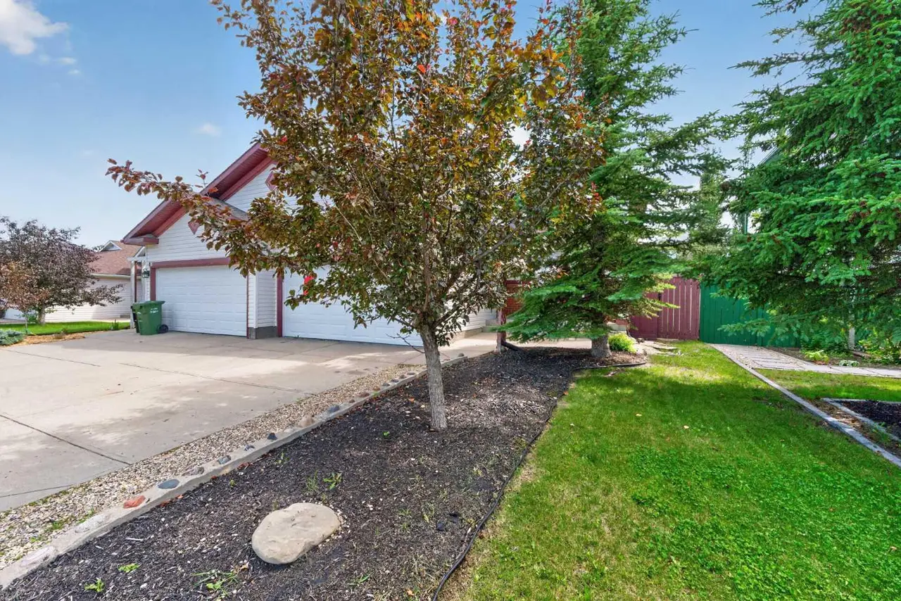 13 Canoe Close SW