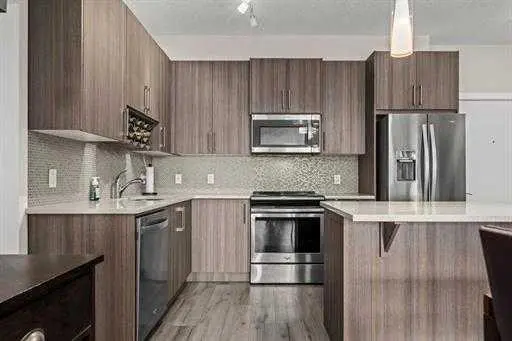 208, 24 Sage Hill Terrace NW