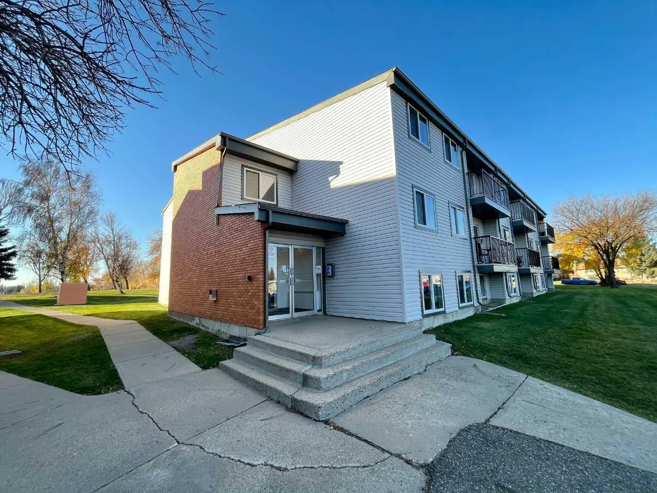 311A, 295 Columbia Boulevard W
