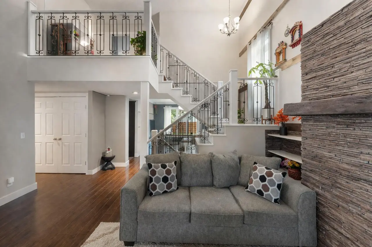 80 TAYLOR Way SE