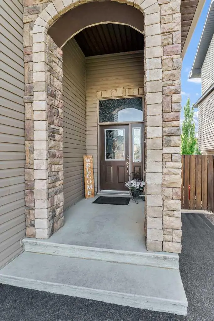 30 Vista Close SE