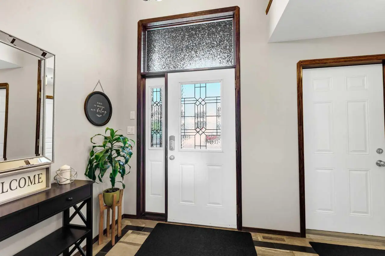 30 Vista Close SE