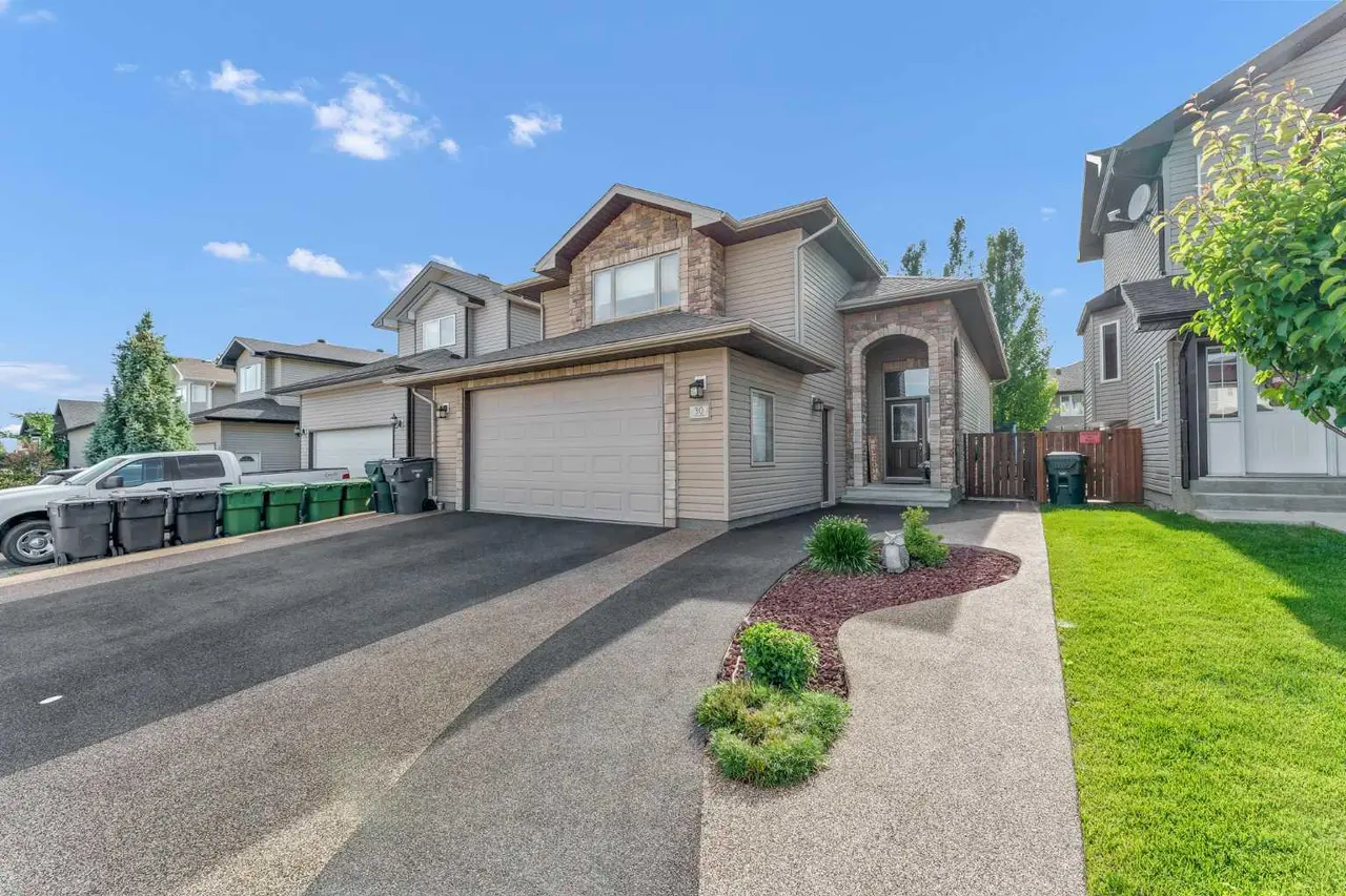 30 Vista Close SE