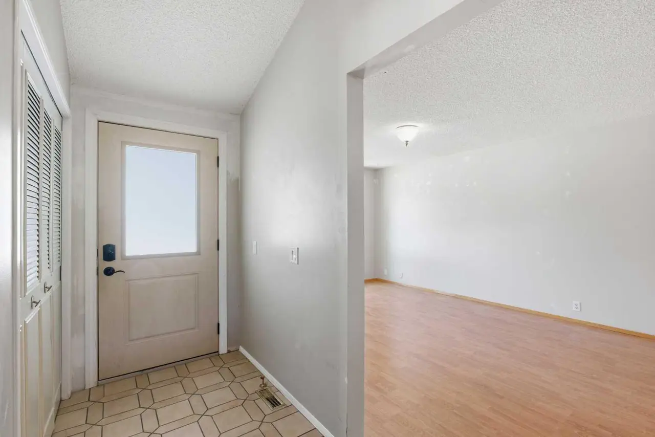 39 Woodglen Way SW