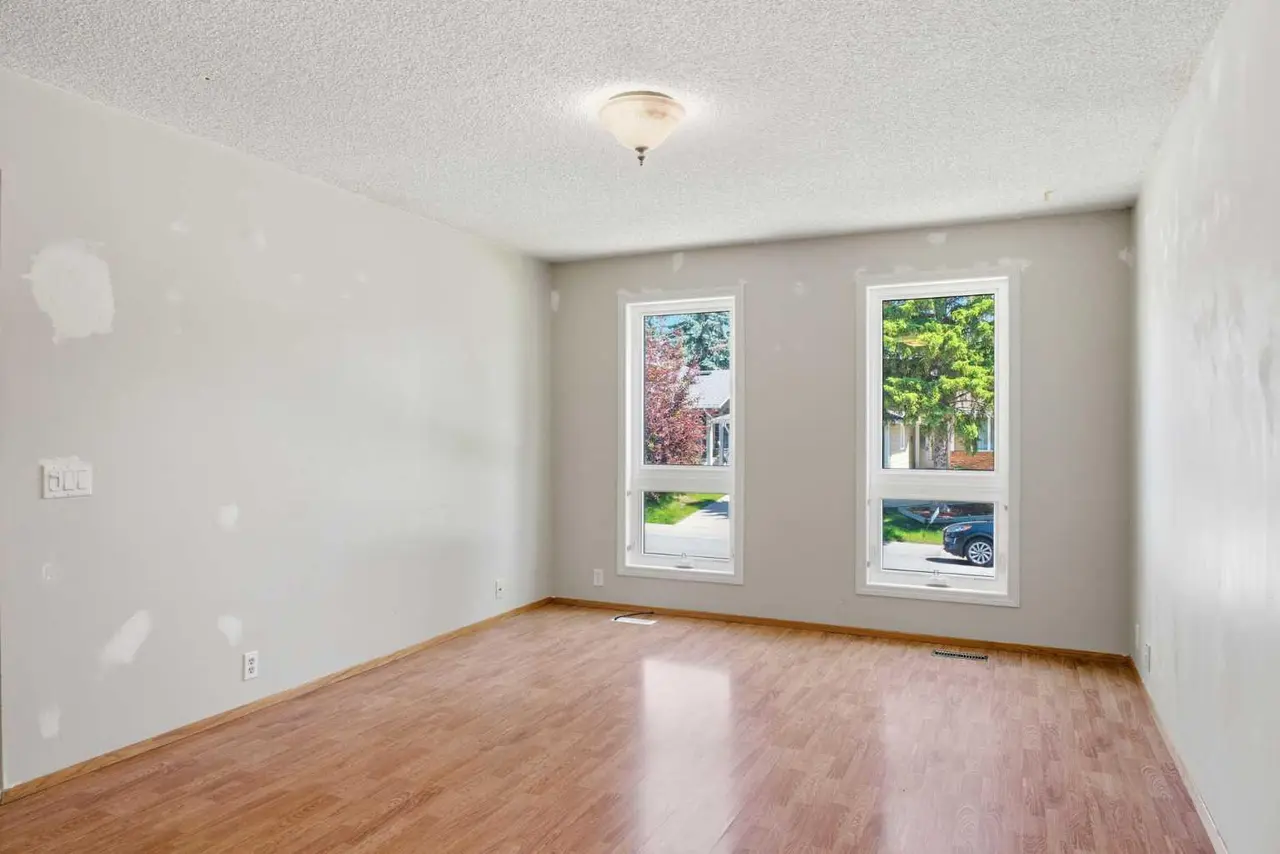 39 Woodglen Way SW